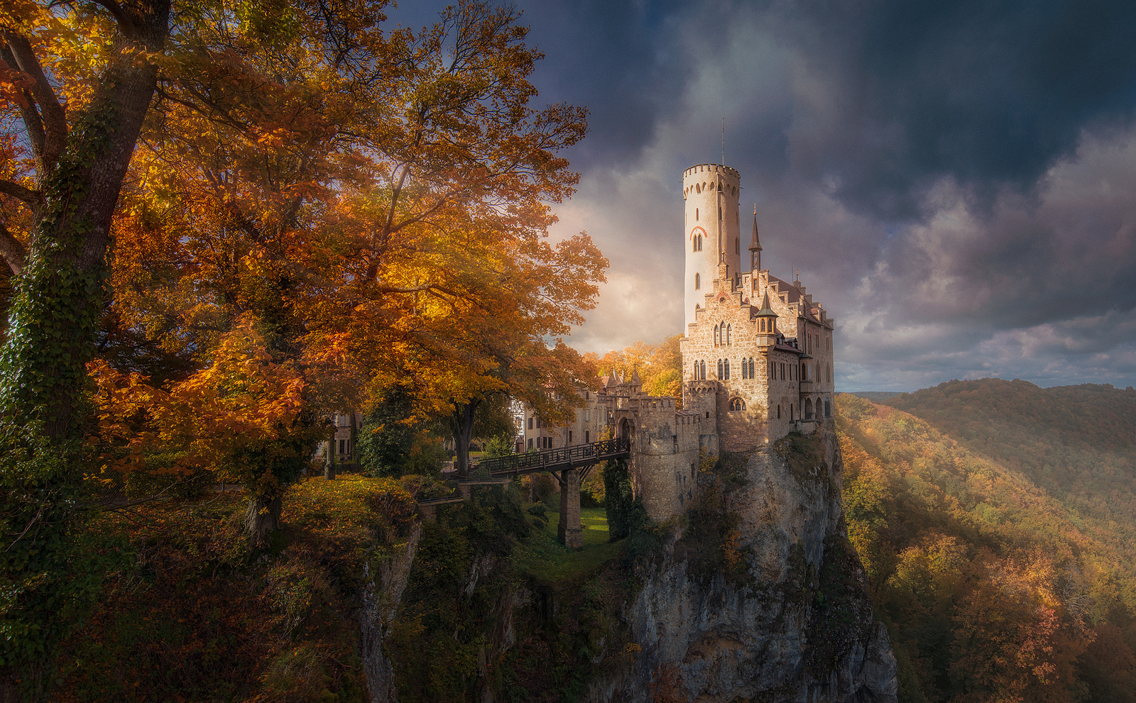 Castle In Autumn Wallpaper And Background Image 1600x991