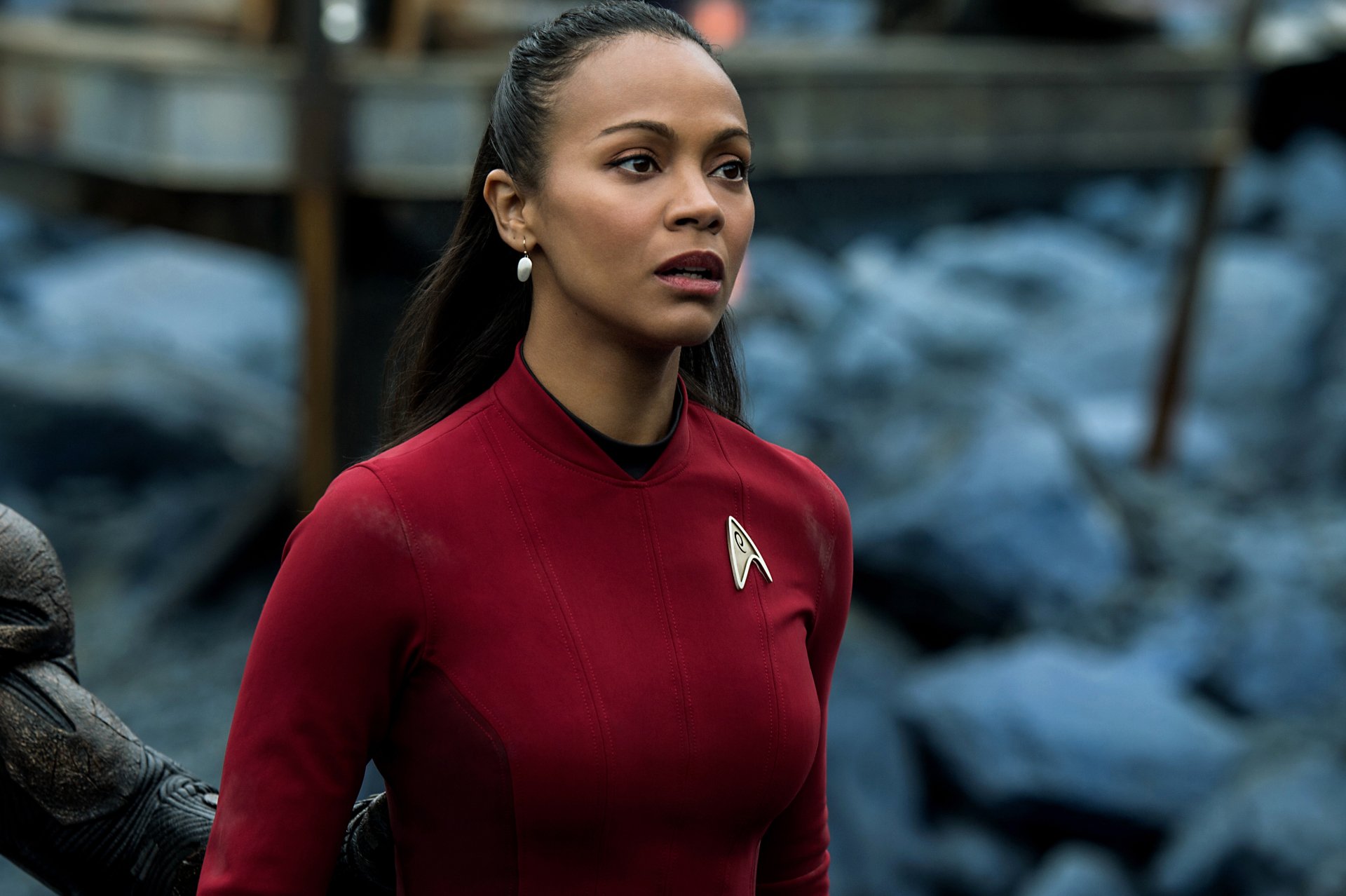 HD desktop wallpaper featuring Zoe Saldana as Uhura from the movie Star Trek Beyond, set against a rugged outdoor background.
