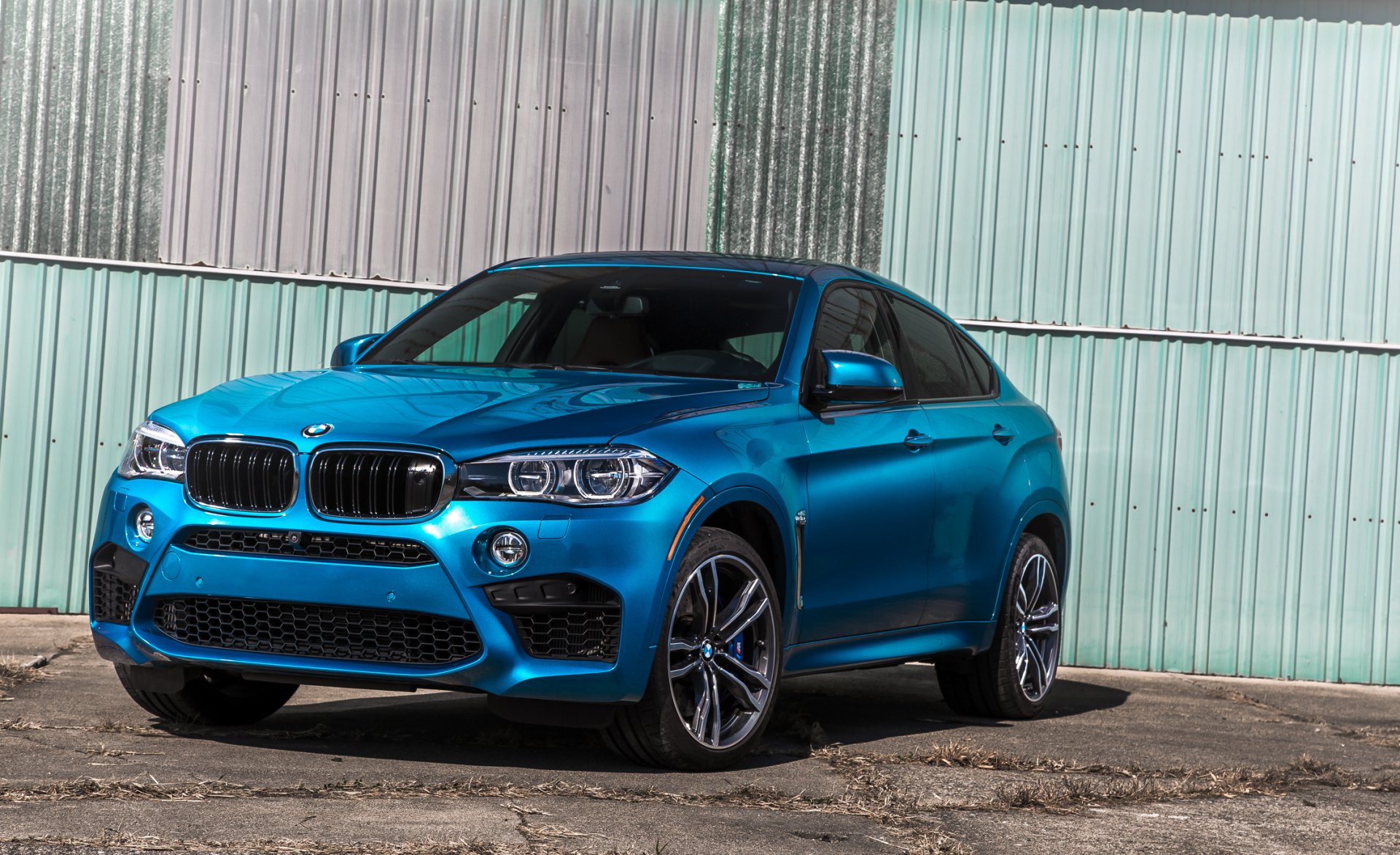 BMW X6 HD Wallpaper: Sleek SUV in Vibrant Blue