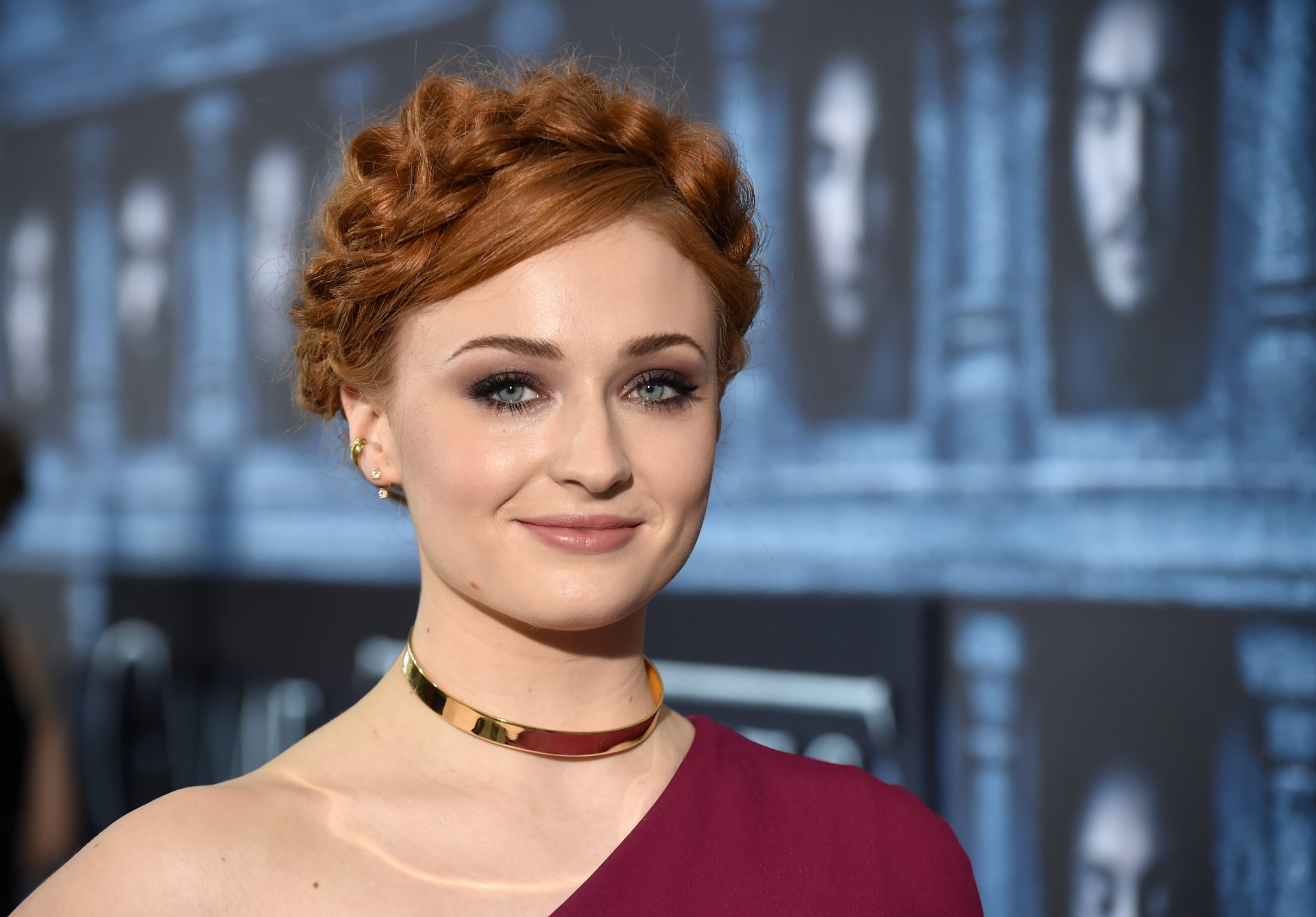High-resolution 4K Ultra HD desktop wallpaper featuring celebrity Sophie Turner with a soft smile, styled hair, and elegant attire against a blurred background.