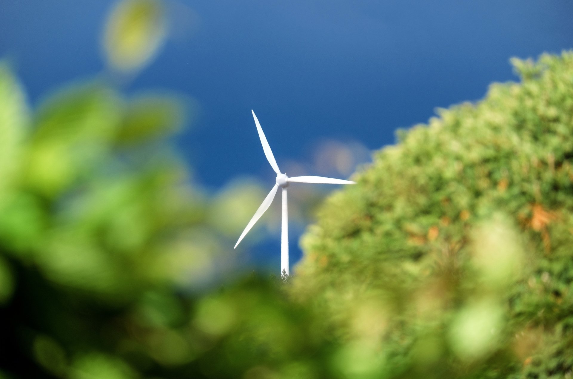 Download Blur Man Made Wind Turbine 4k Ultra HD Wallpaper by Couleur