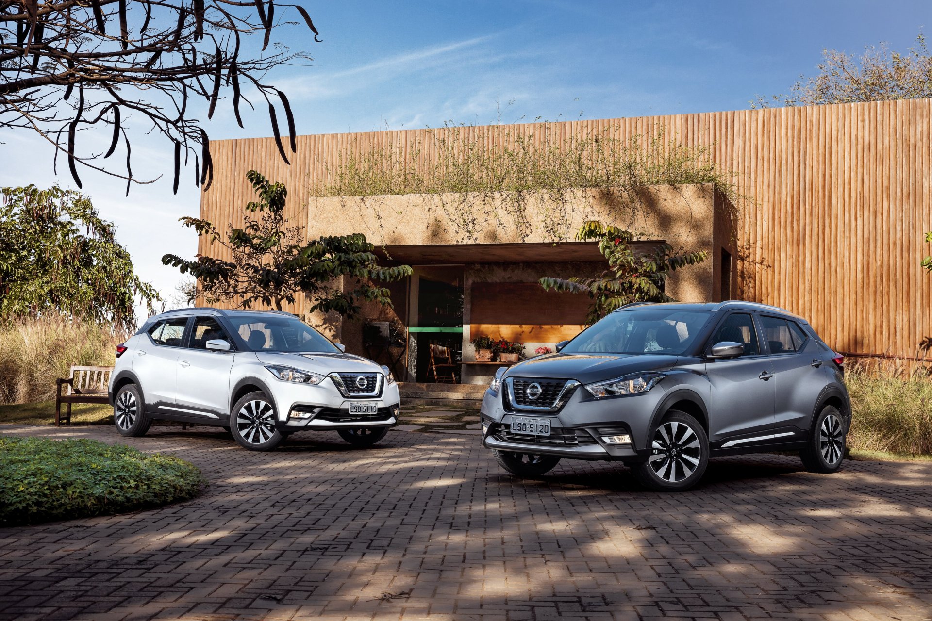 Download Silver Car White Car Car SUV Nissan Vehicle Nissan Kicks 4k Ultra HD Wallpaper