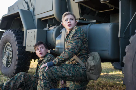Nick Robinson Chloë Grace Moretz movie The 5th Wave HD Desktop Wallpaper | Background Image