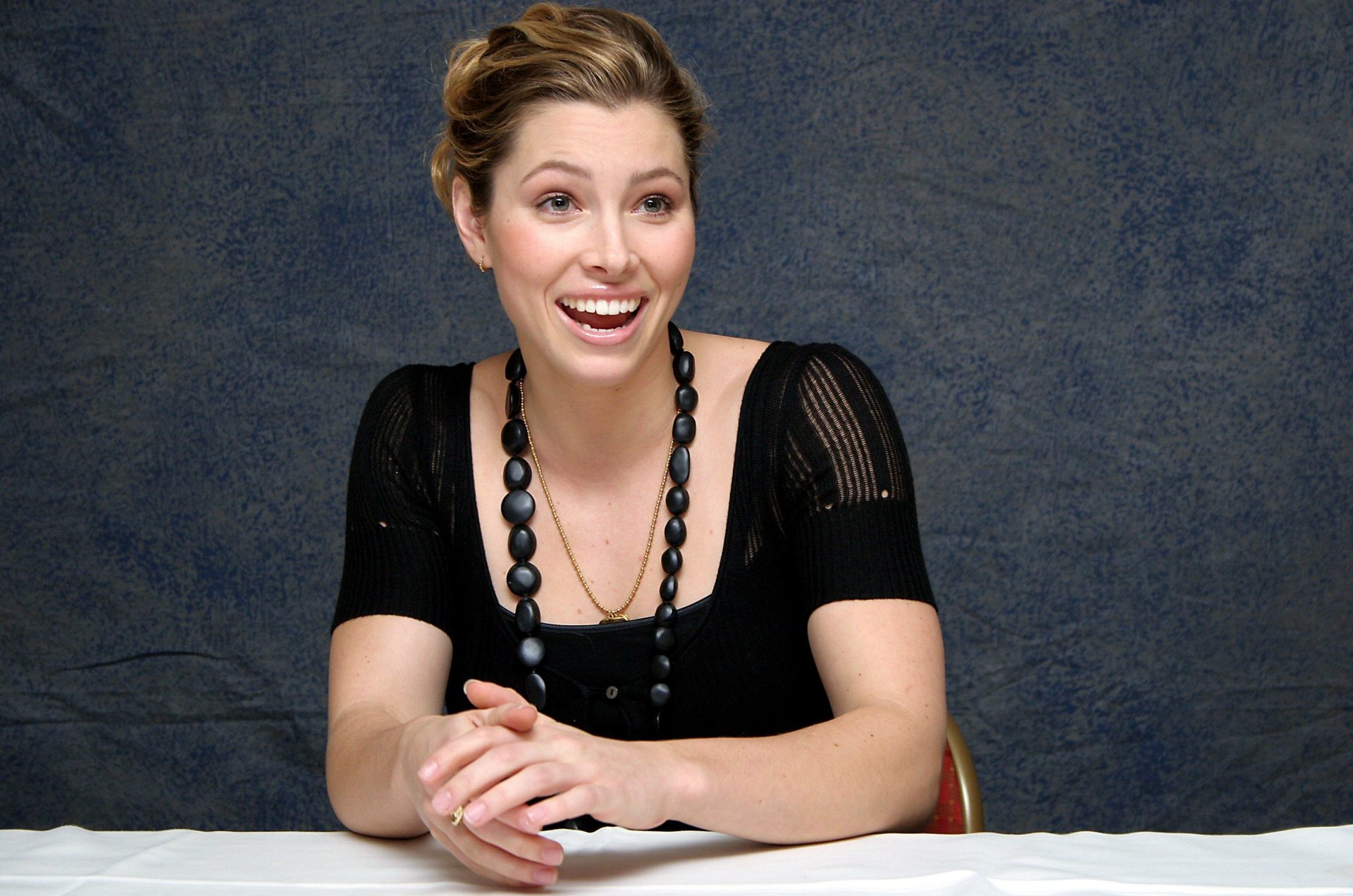 Download Celebrity Jessica Biel HD Wallpaper