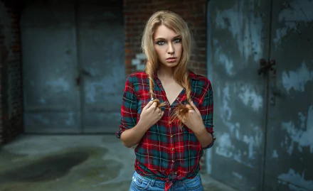 brown eyes blonde woman model HD Desktop Wallpaper | Background Image