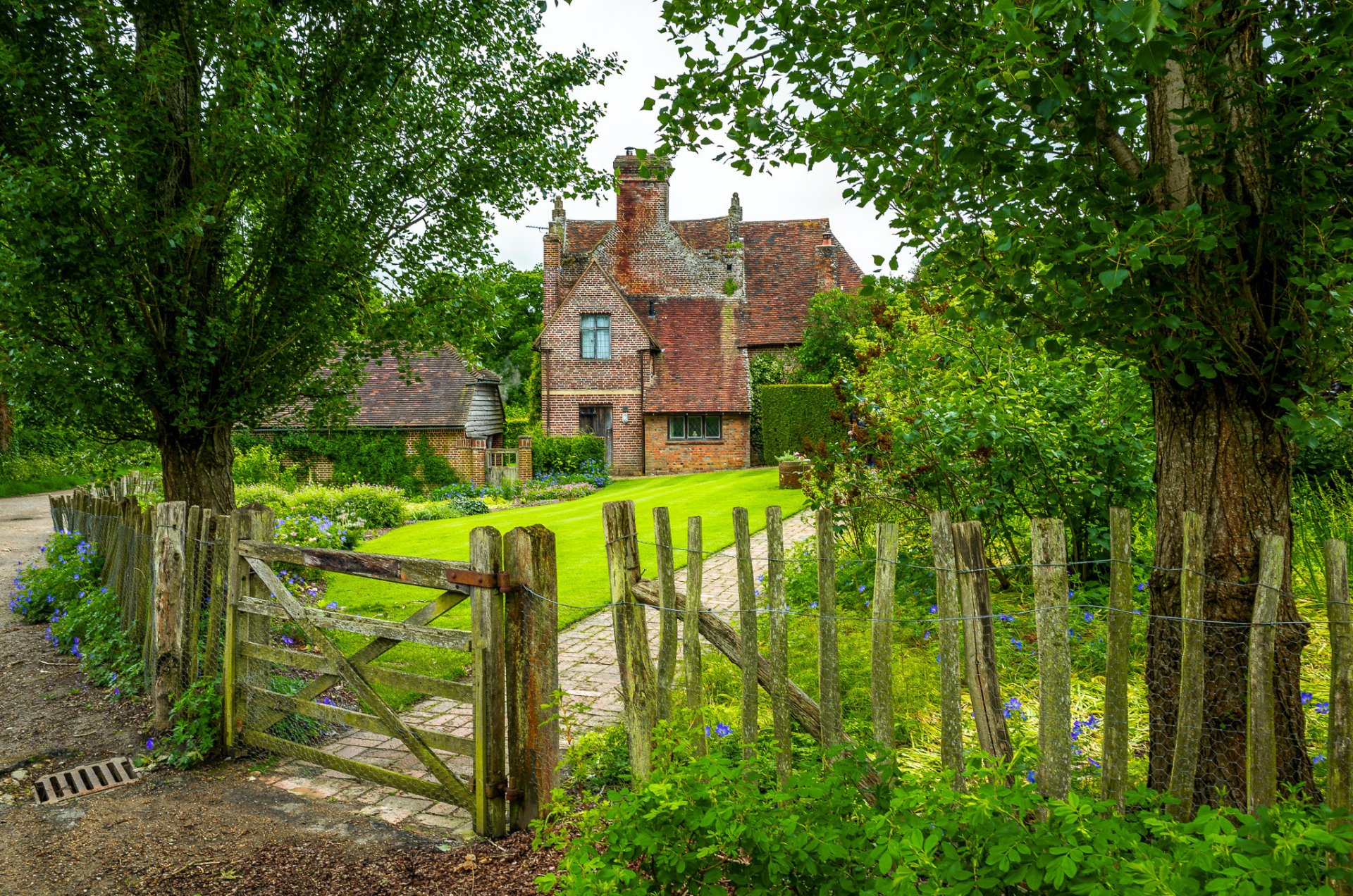 House in England 高清壁纸 | 桌面背景 | 2048x1357 | ID:732158 - Wallpaper Abyss
