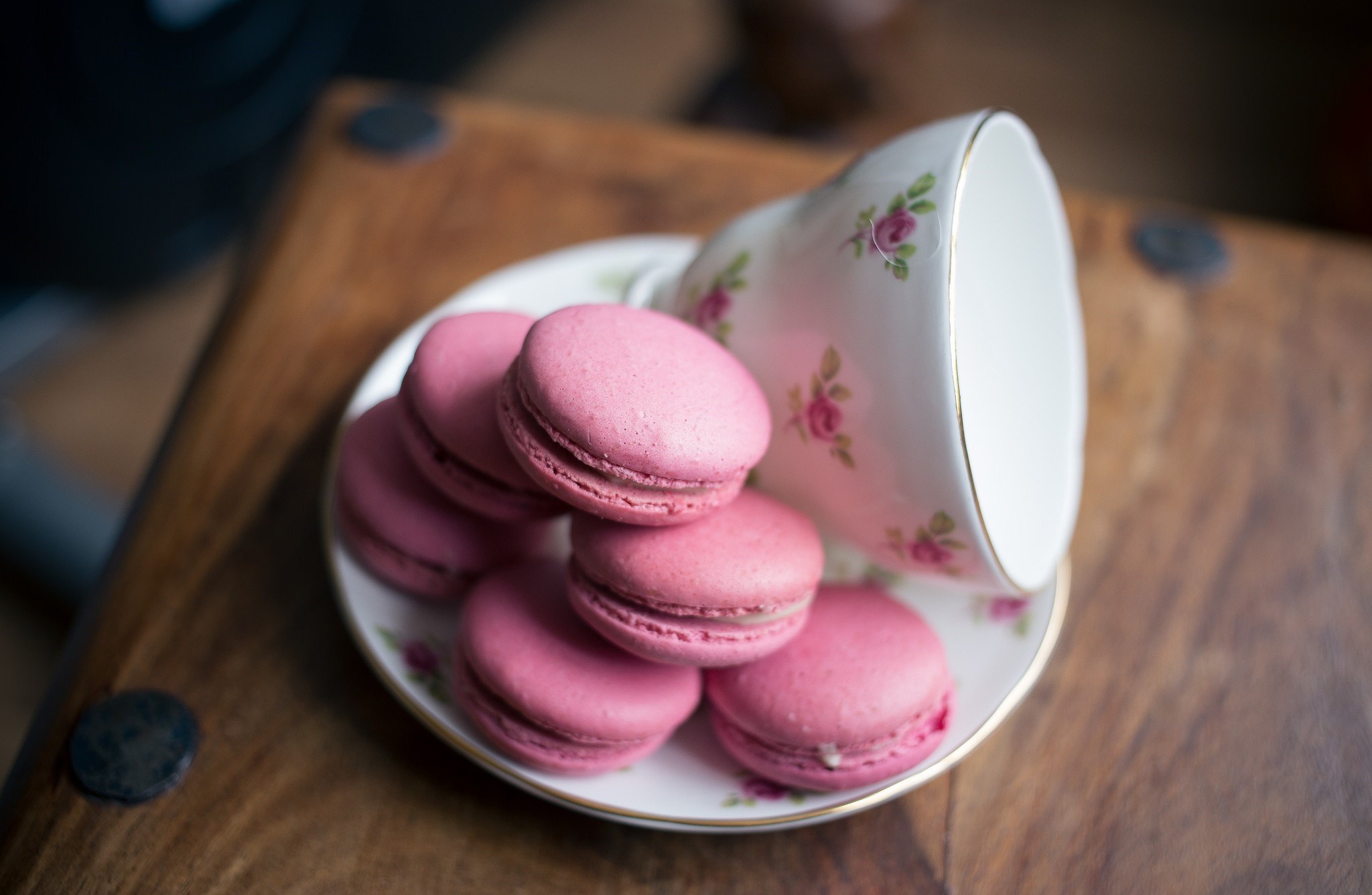 Macaron HD Wallpaper | Background Image | 2048x1336