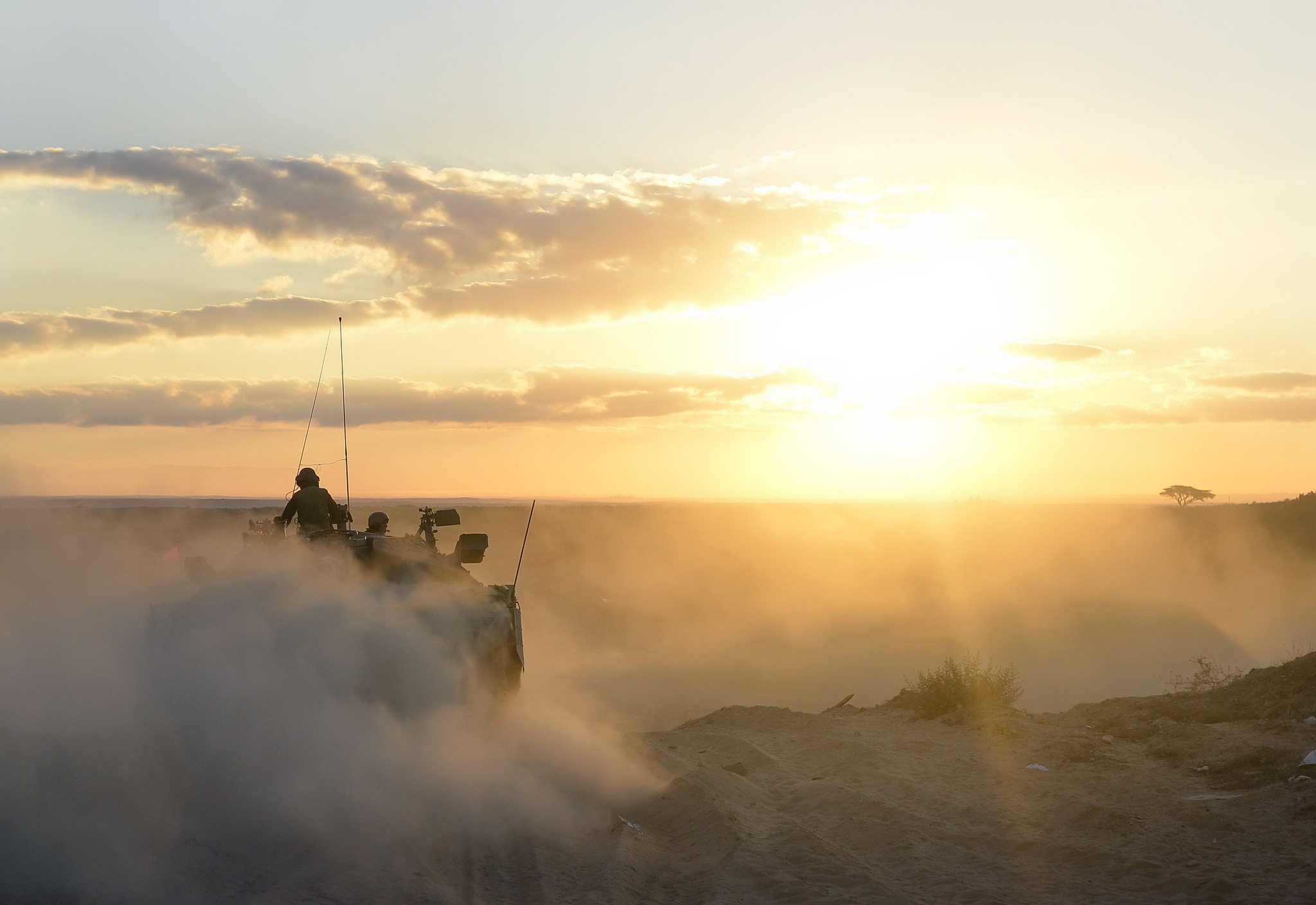 Download Sunrise Sun Horizon Sand Military Tank HD Wallpaper