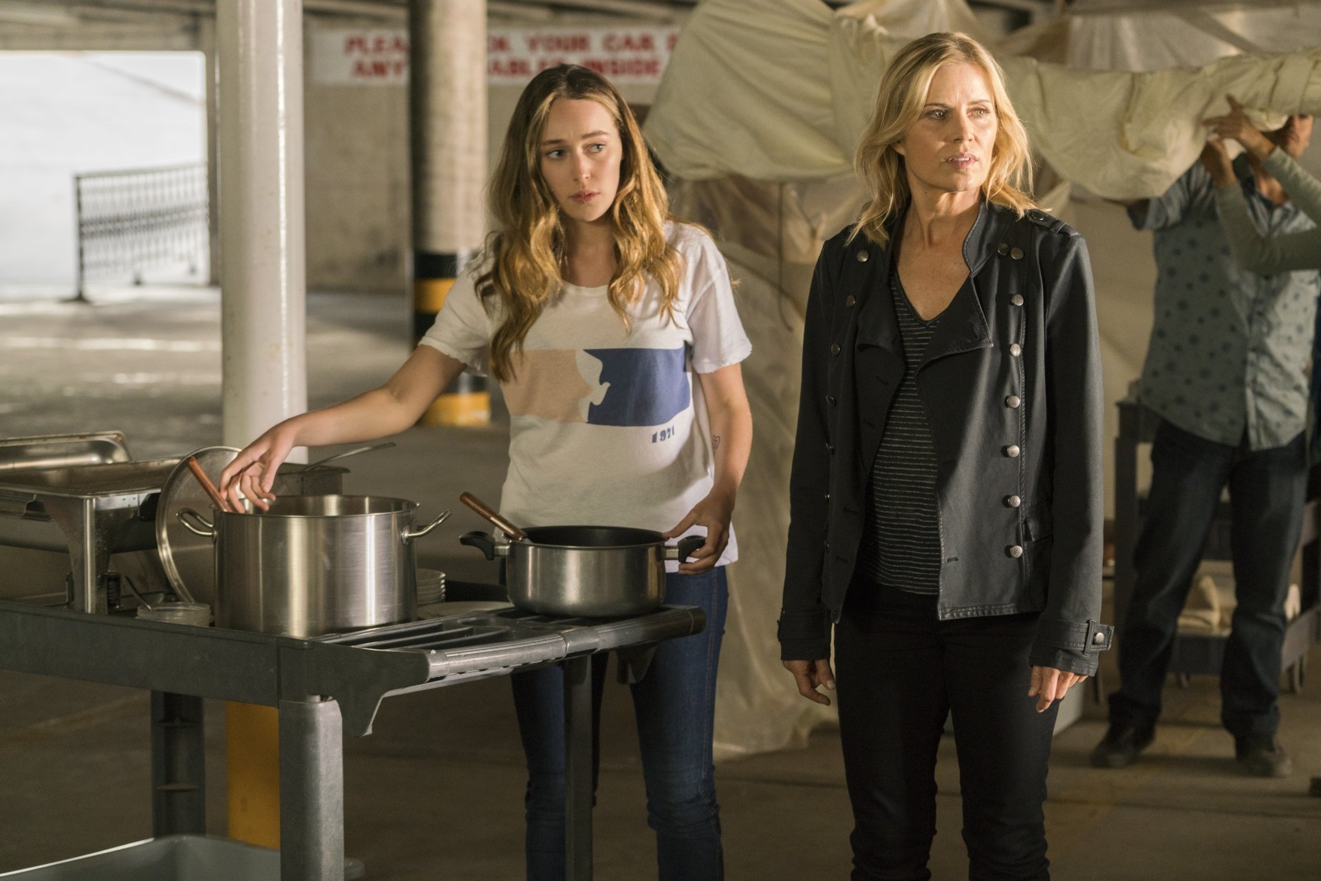 Download Kim Dickens Madison Clark Alicia Clark Alycia Debnam Carey TV Show Fear The Walking Dead 4k Ultra HD Wallpaper