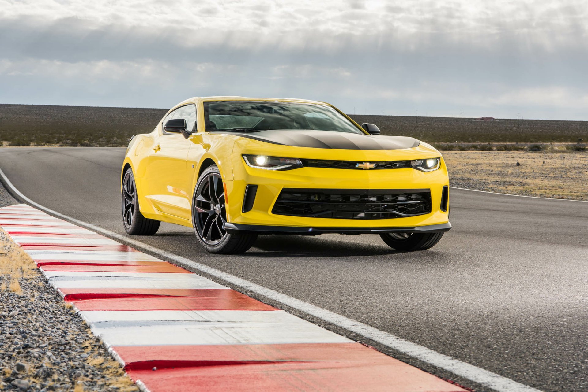 Download Muscle Car Vehicle Chevrolet Camaro 1LE HD Wallpaper