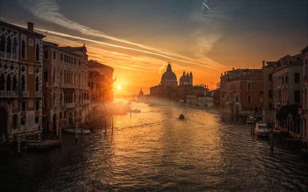HD desktop wallpaper of Venice at sunrise, featuring a canal bordered by historic buildings, capturing the serene beauty of the city in Italy.