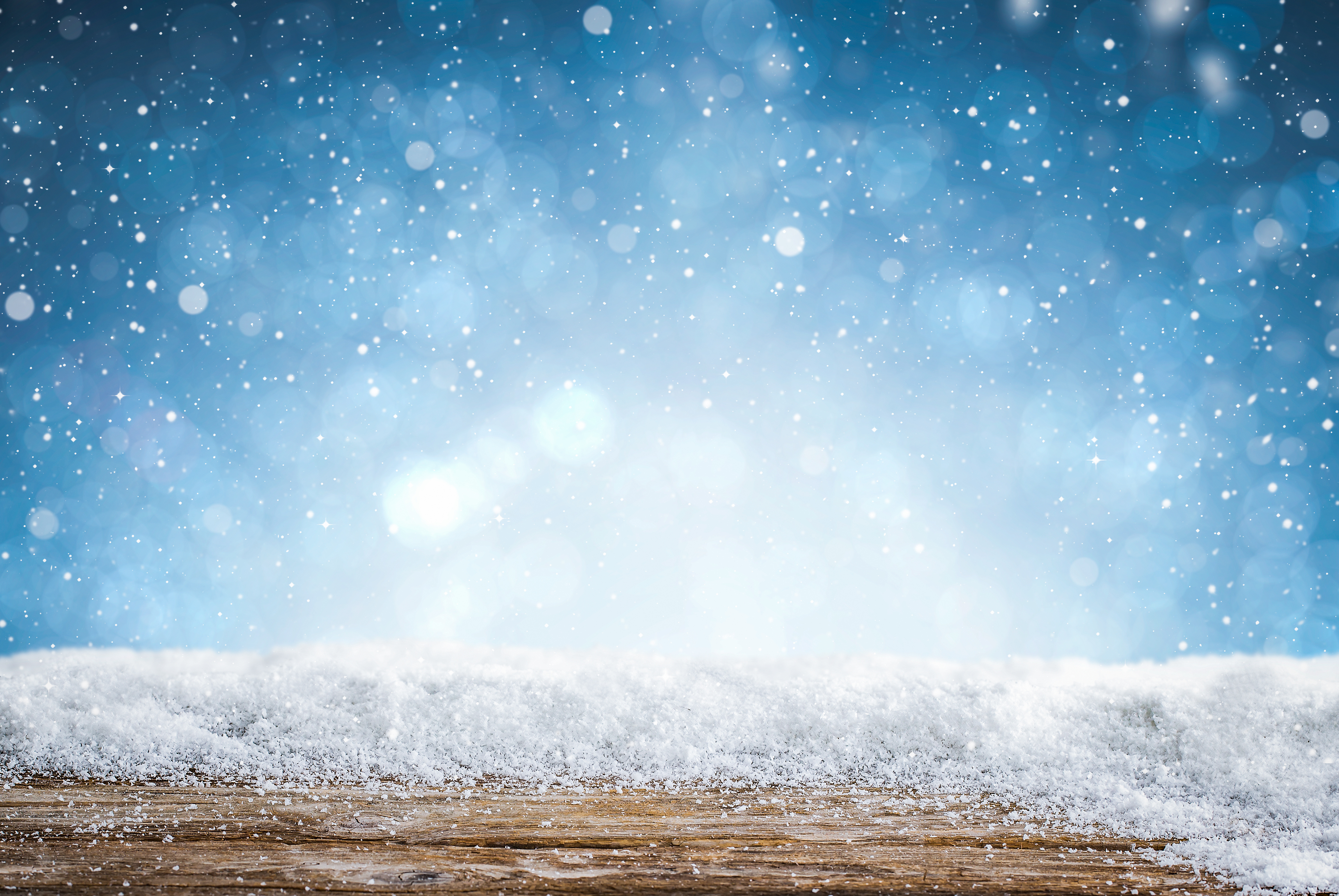 Snowflake: Cùng chiêm ngưỡng những tinh túy phảng phất và đầy sáng tạo trong những bông tuyết này. Chúng sẽ đưa bạn đến với một thế giới bạt ngàn tuyết trắng mịn đẹp và sẽ khiến trái tim bạn thêm phần ấm áp.