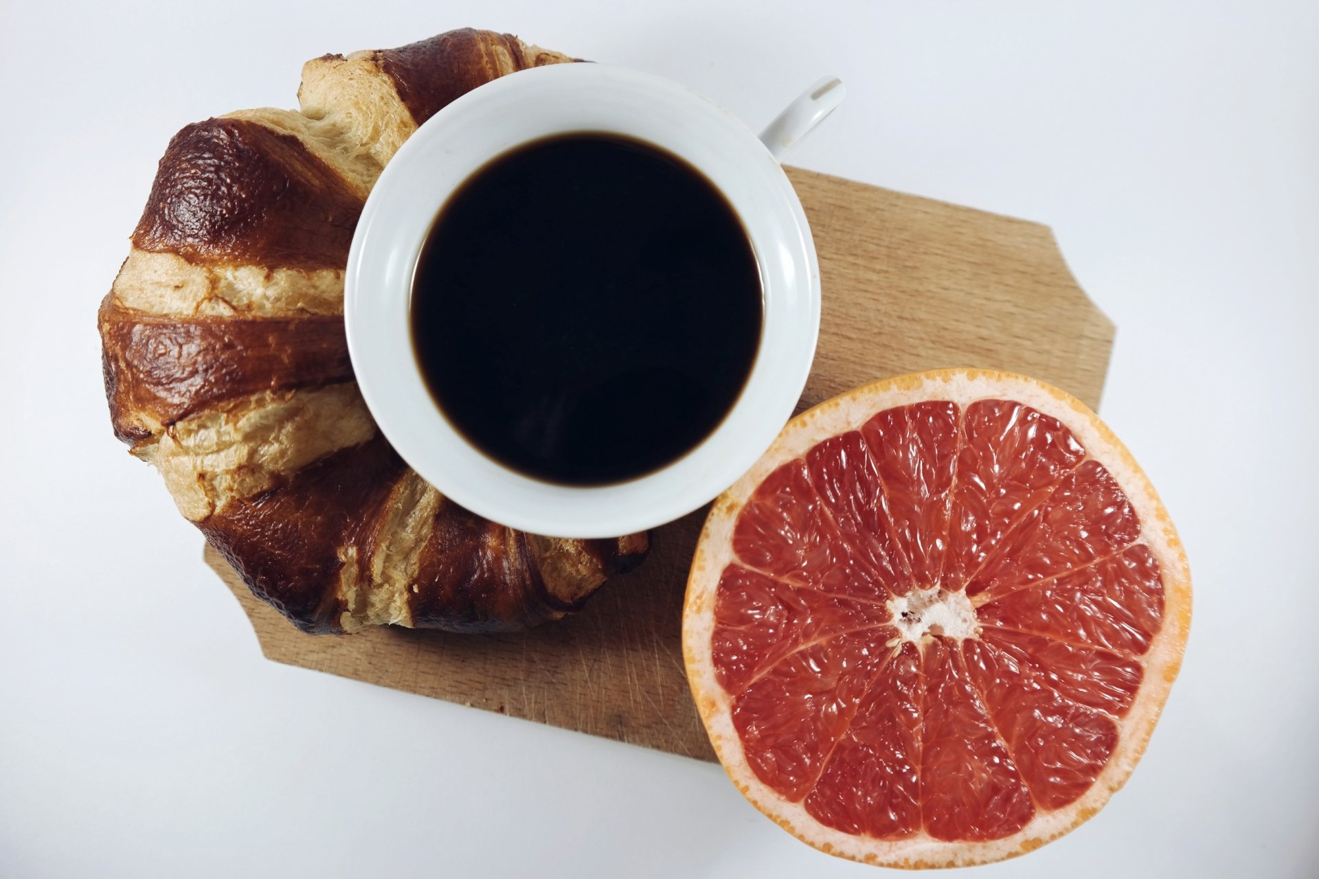 Download Grapefruit Coffee Cup Croissant Food Breakfast 4k Ultra HD Wallpaper