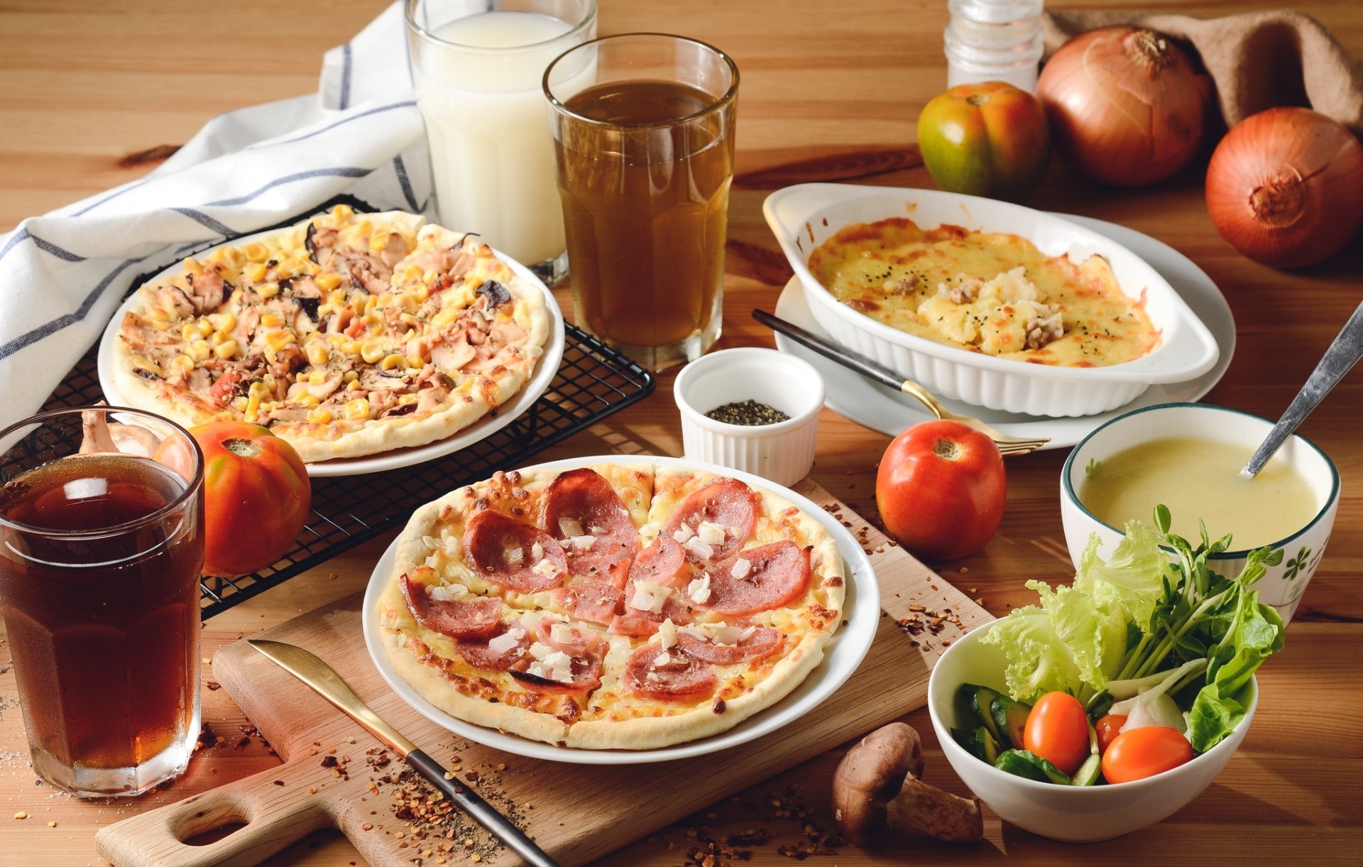 Download Still Life Food Pizza  HD Wallpaper