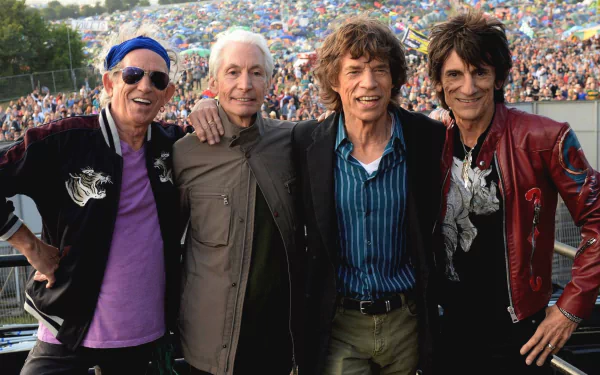 HD PC desktop wallpaper featuring The Rolling Stones band members posing together in front of a large outdoor concert crowd.