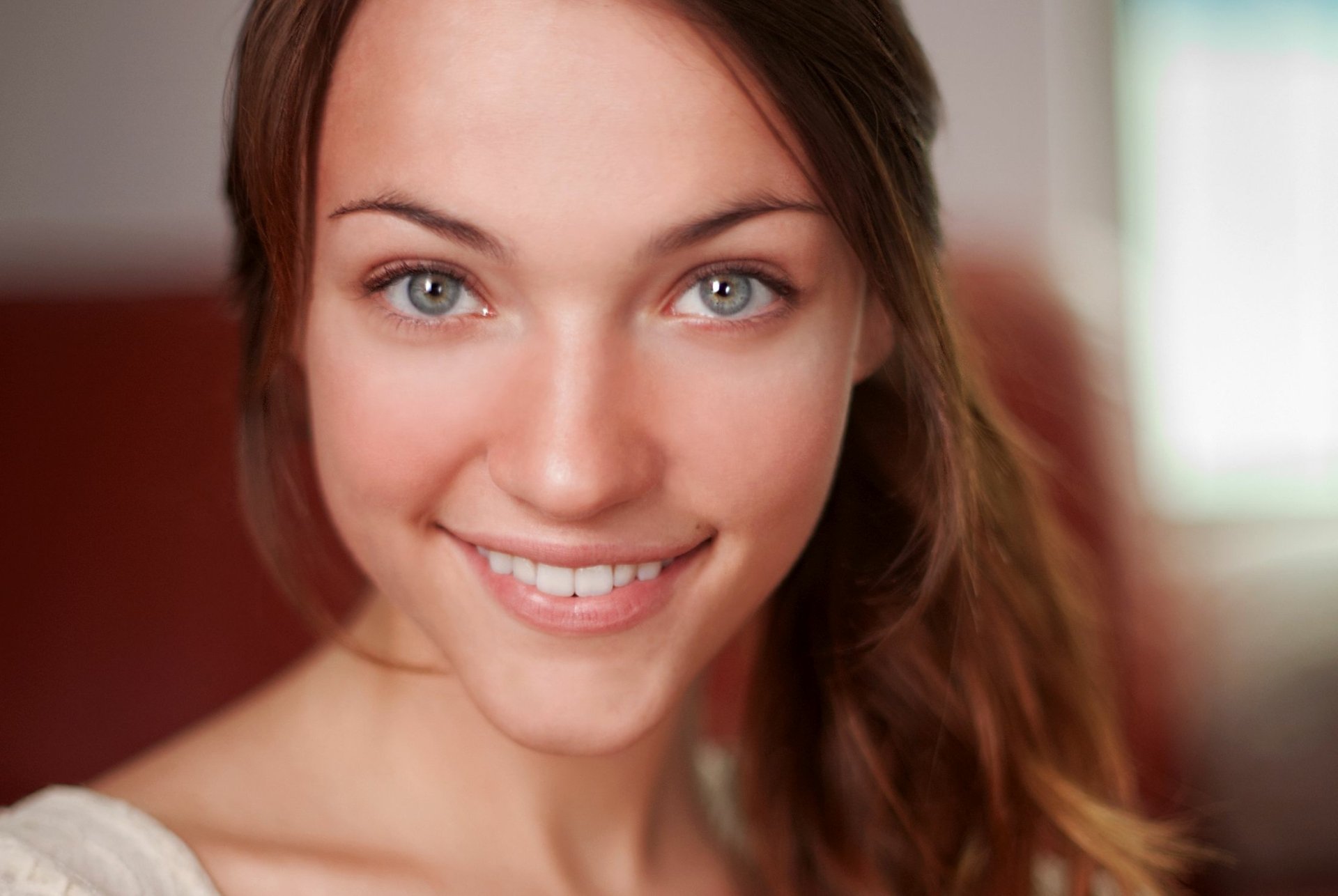 Download Blue Eyes Face Actress Celebrity Violett Beane HD Wallpaper