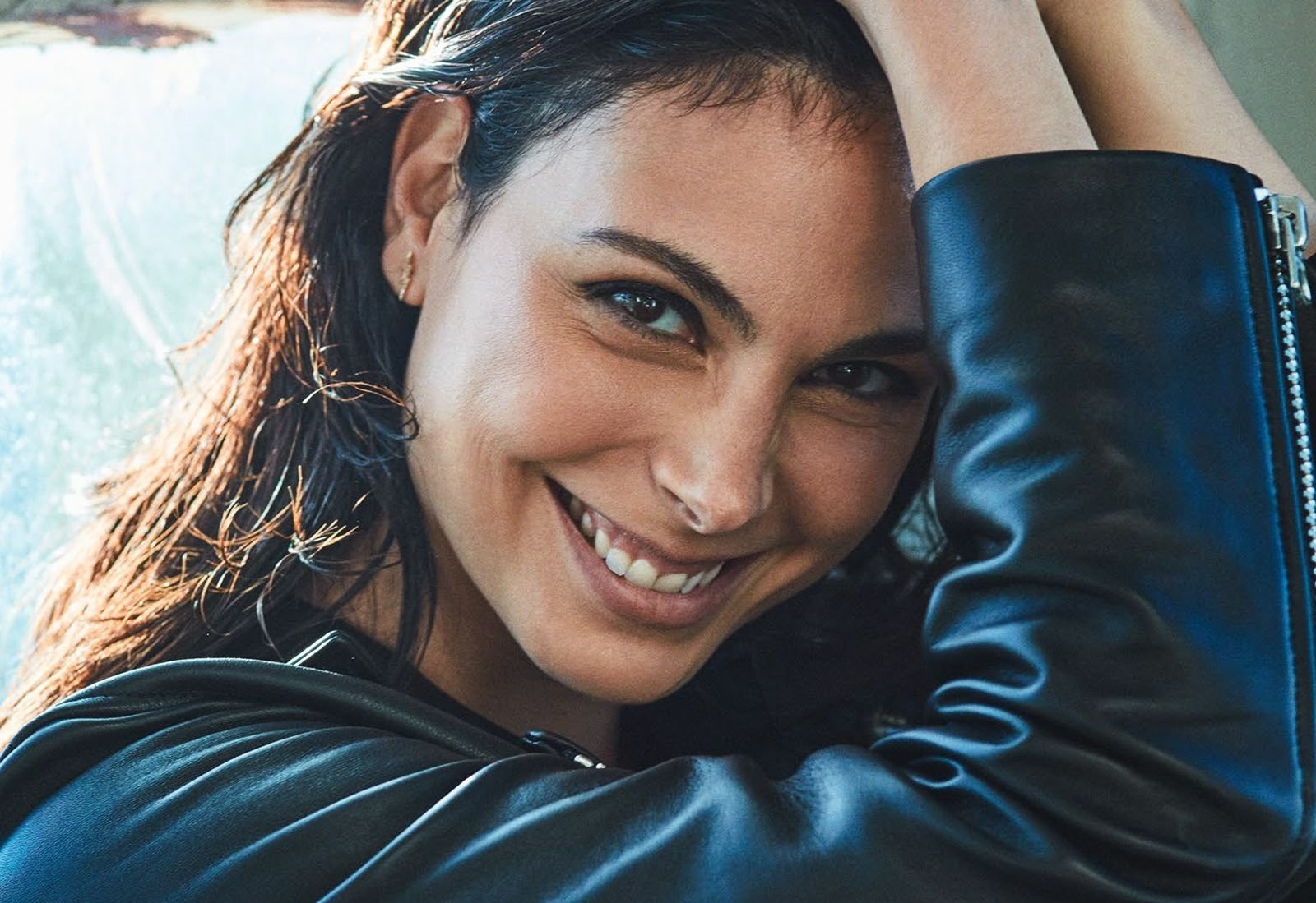 Close-up HD wallpaper of Brazilian actress Morena Baccarin with brunette hair, brown eyes, and a radiant smile.