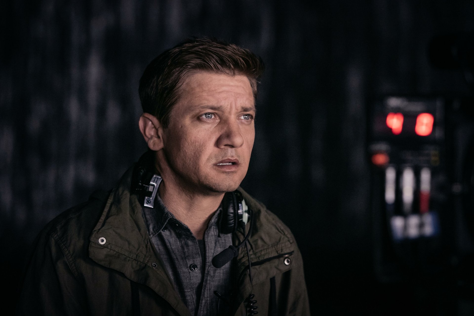 Download Jeremy Renner Arrival Movie 4k Ultra HD Wallpaper