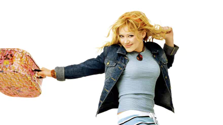 HD desktop wallpaper featuring Hilary Duff in a dynamic pose from The Lizzie McGuire Movie, wearing a denim jacket and holding a colorful bag.