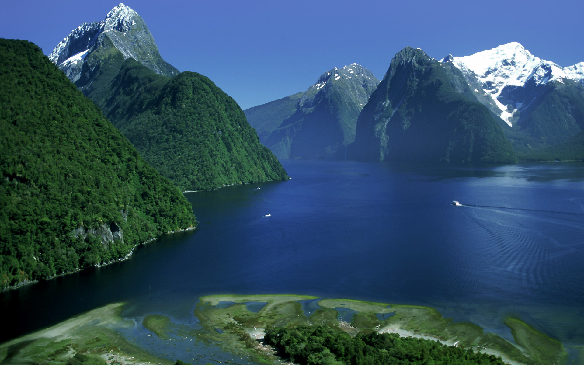 Самый красивый национальный. Национальный парк Фьордленд новая Зеландия. Милфорд саунд новая Зеландия. Фьорд Милфорд-саунд в новой Зеландии. Фьерд ленд новая Зеландия.