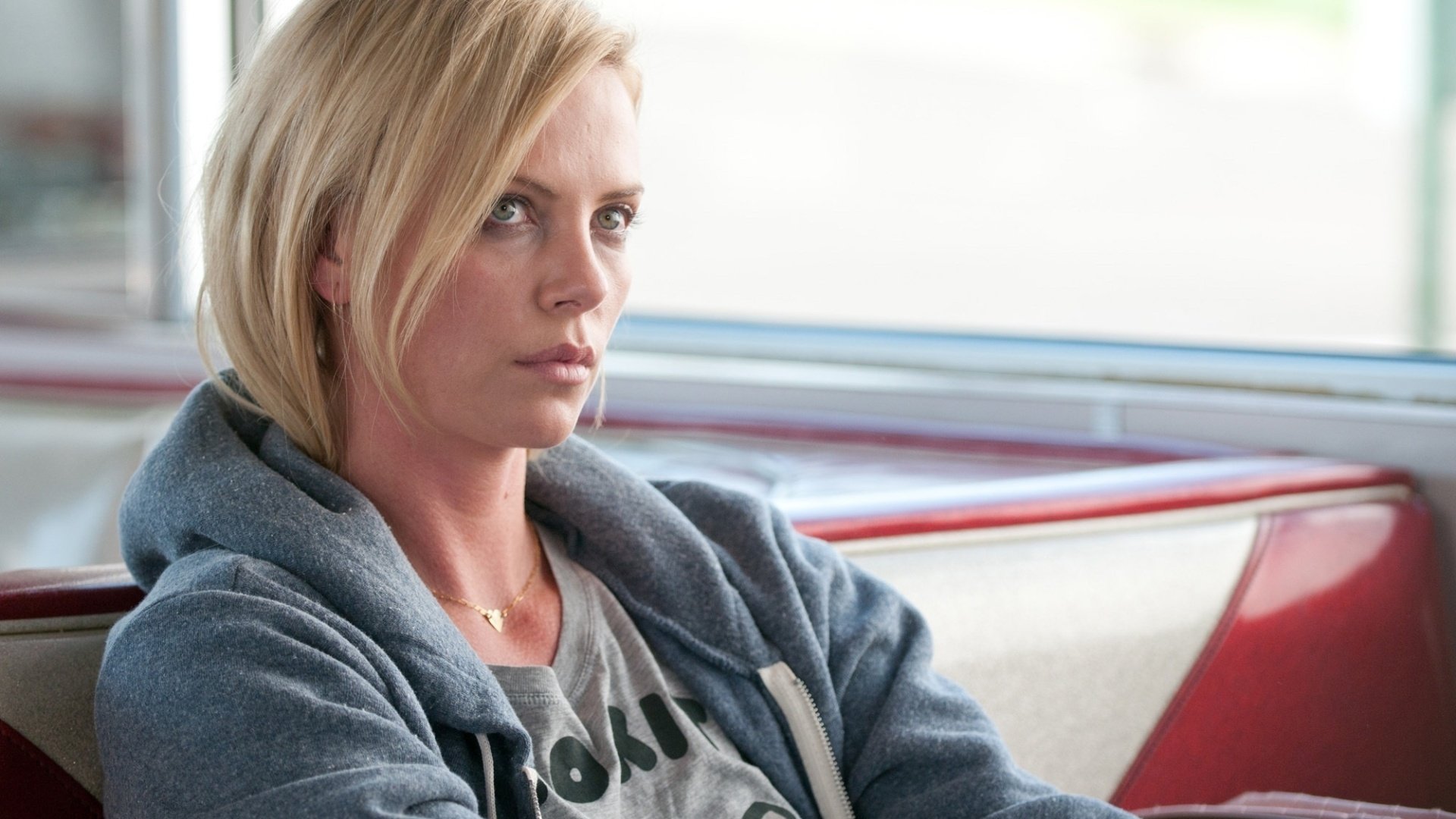 Download Charlize Theron Movie Young Adult HD Wallpaper