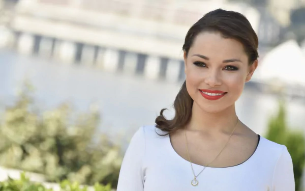 woman Jessica Parker Kennedy HD Desktop Wallpaper | Background Image