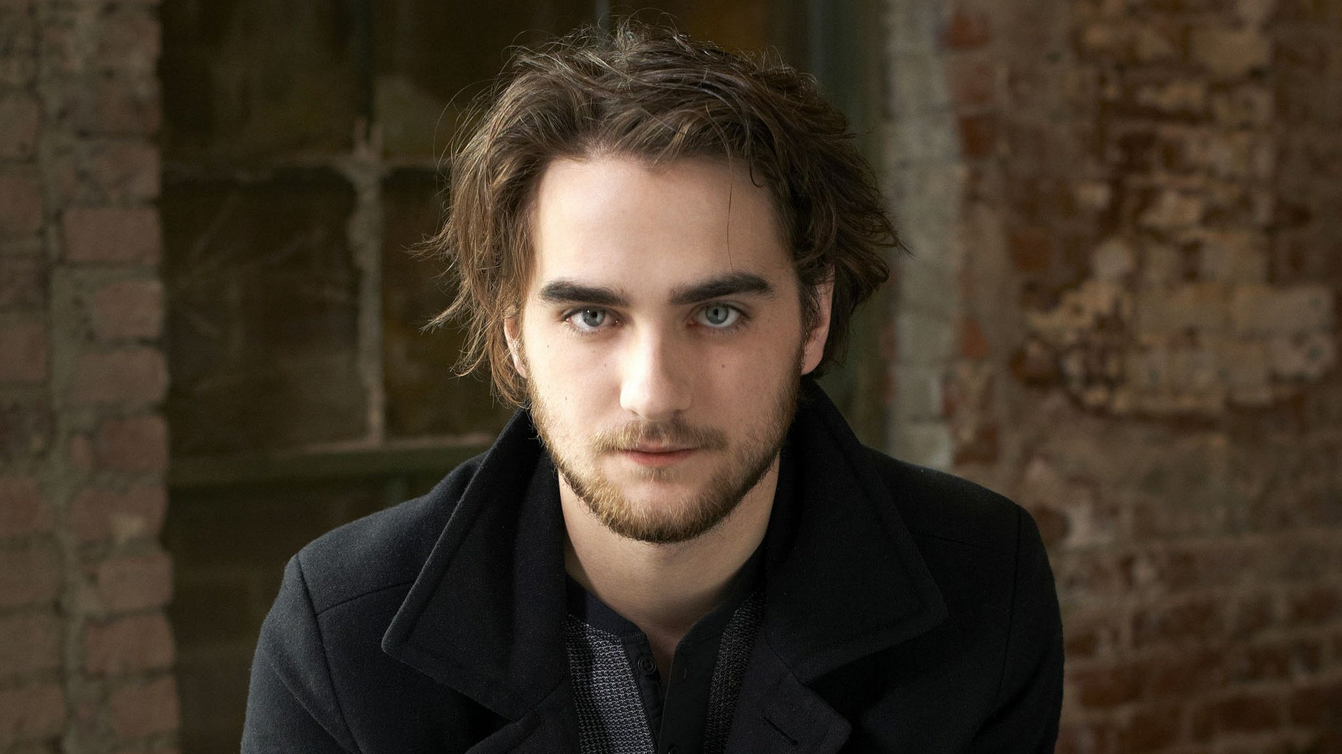 лэндон либуарон питер руманчек. билл скарсгард и лэндон либуарон. хемлок гроув. питер руманчек оборотень. хэмлок гроув.