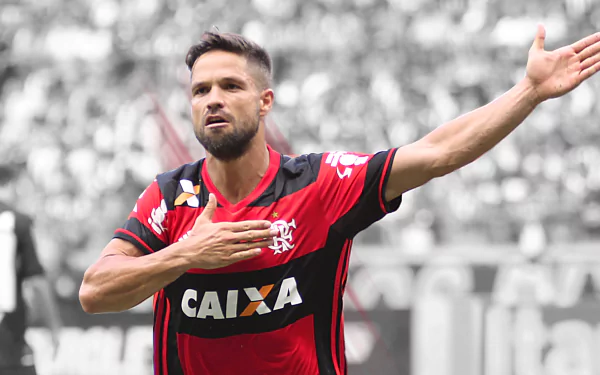 HD desktop wallpaper of a soccer player in Clube de Regatas do Flamengo red-and-black kit, celebrating with hand on chest against a blurred stadium crowd.