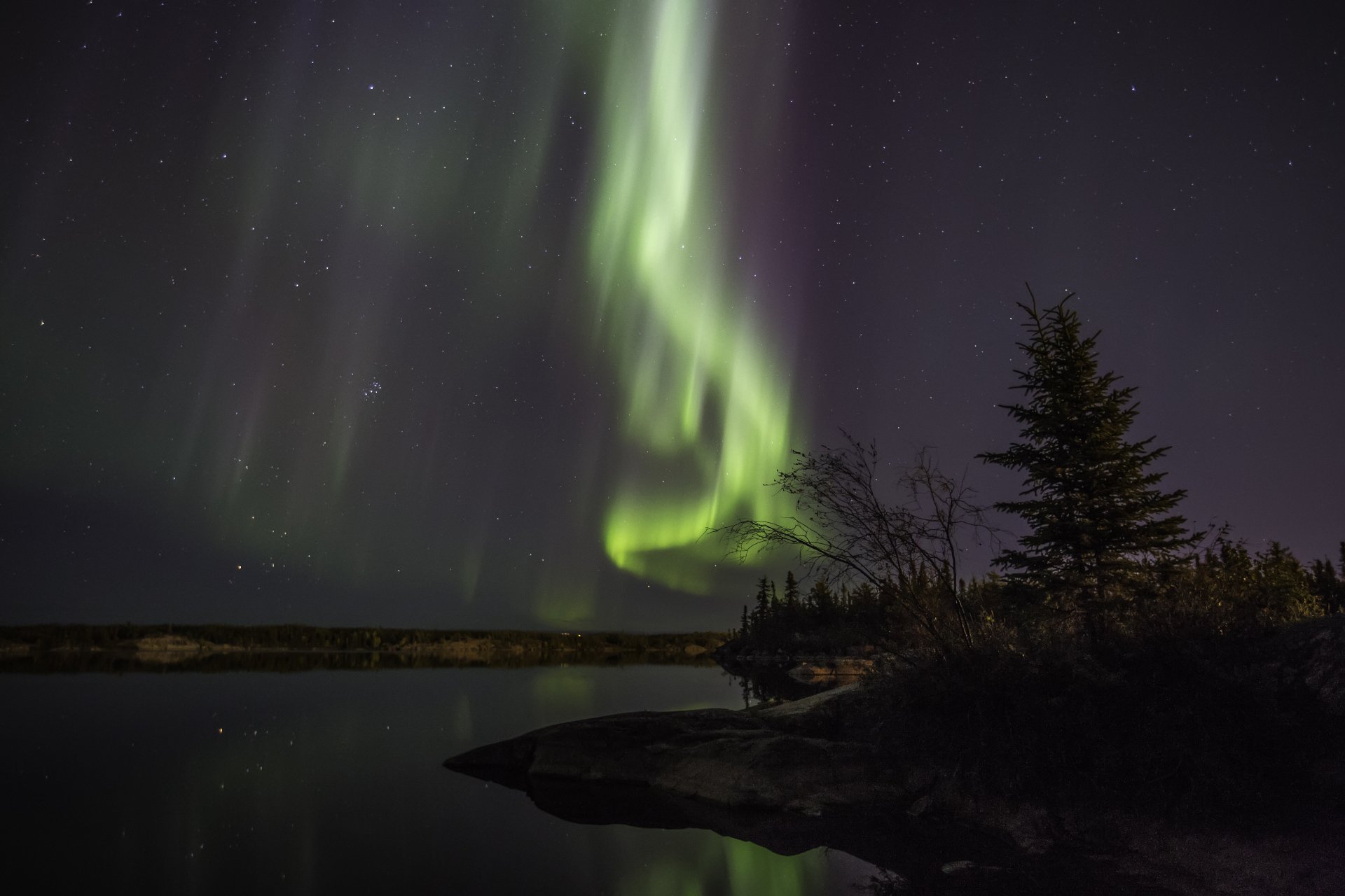 Aurora Borealis Over Starry Lake | 4K Ultra HD Night Sky Wallpaper ...