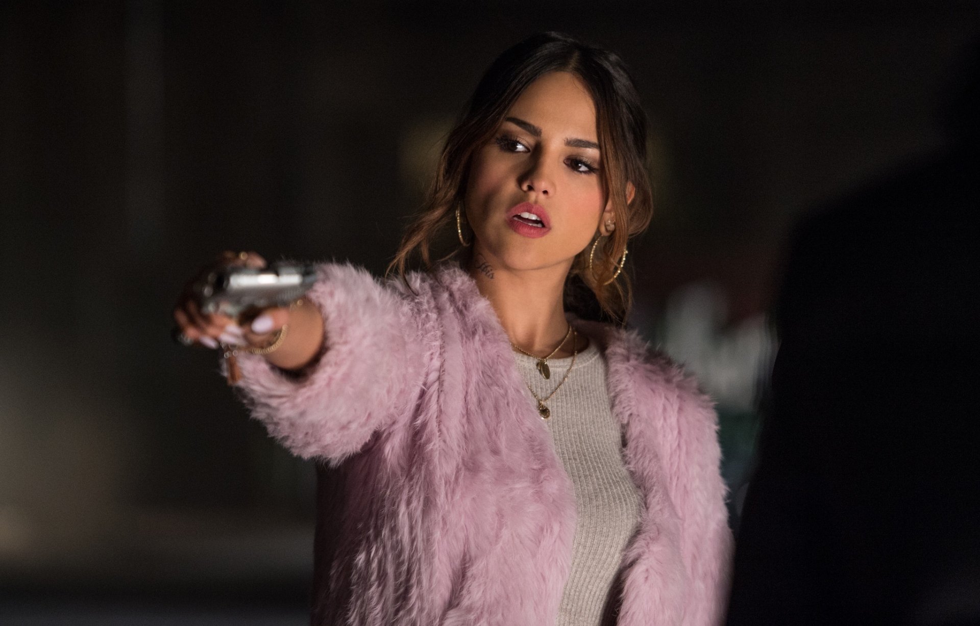 Baby Driver HD Wallpaper - Eiza Gonzalez with Gun