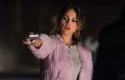 Eiza Gonzalez gun movie Baby Driver HD Desktop Wallpaper | Background Image