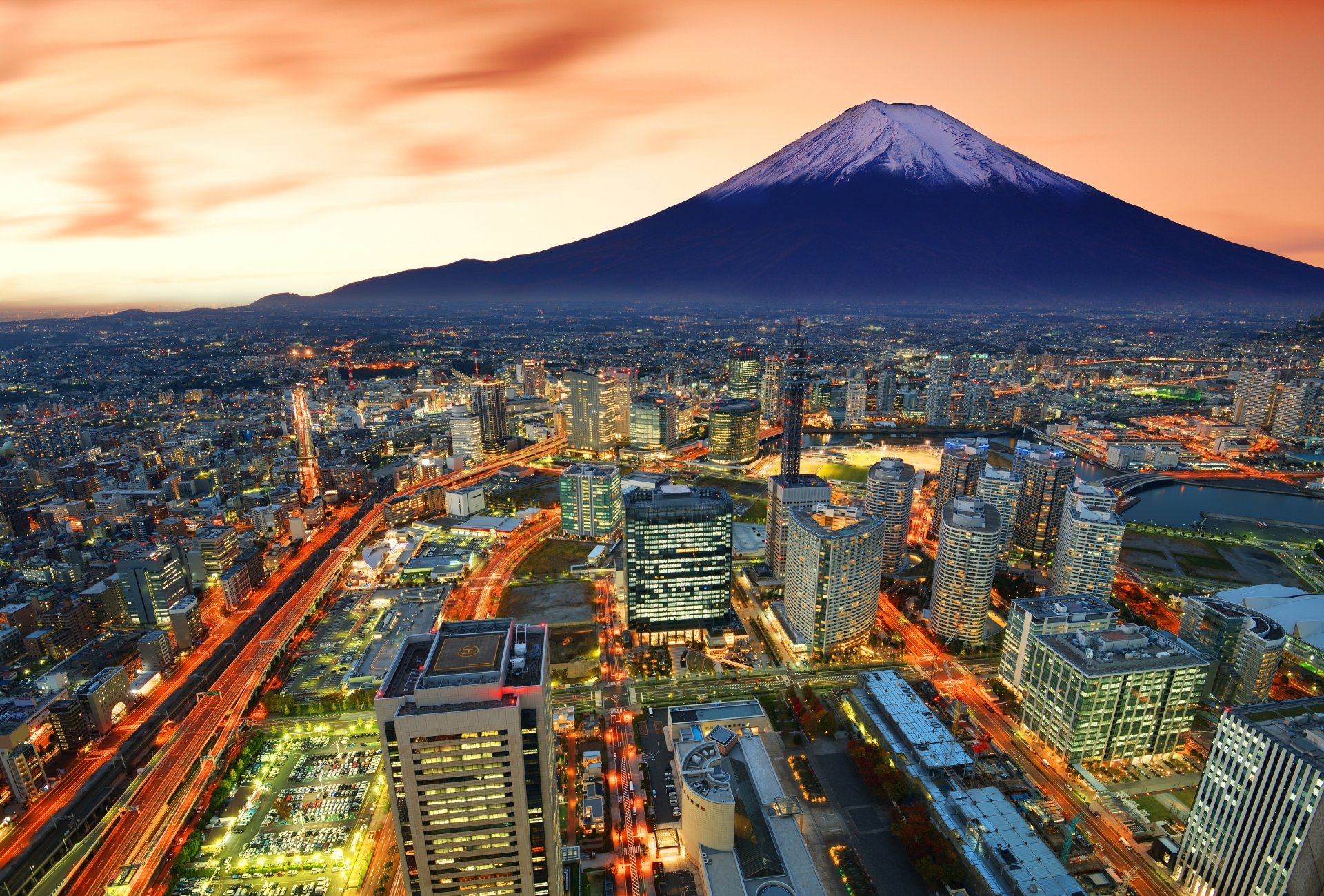 Yokohama Cityscape with Mt. Fuji - 4K Ultra HD Wallpaper