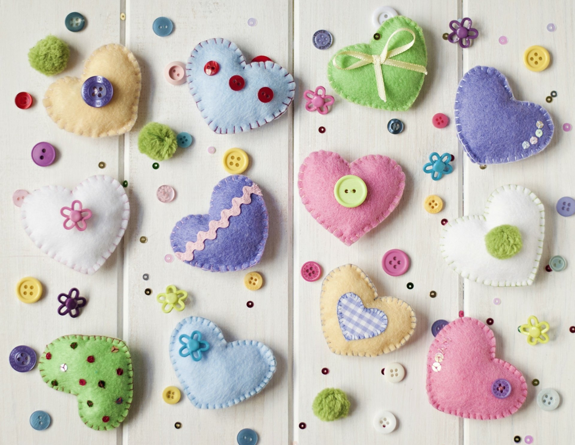 Download Button Colorful Artistic Heart HD Wallpaper