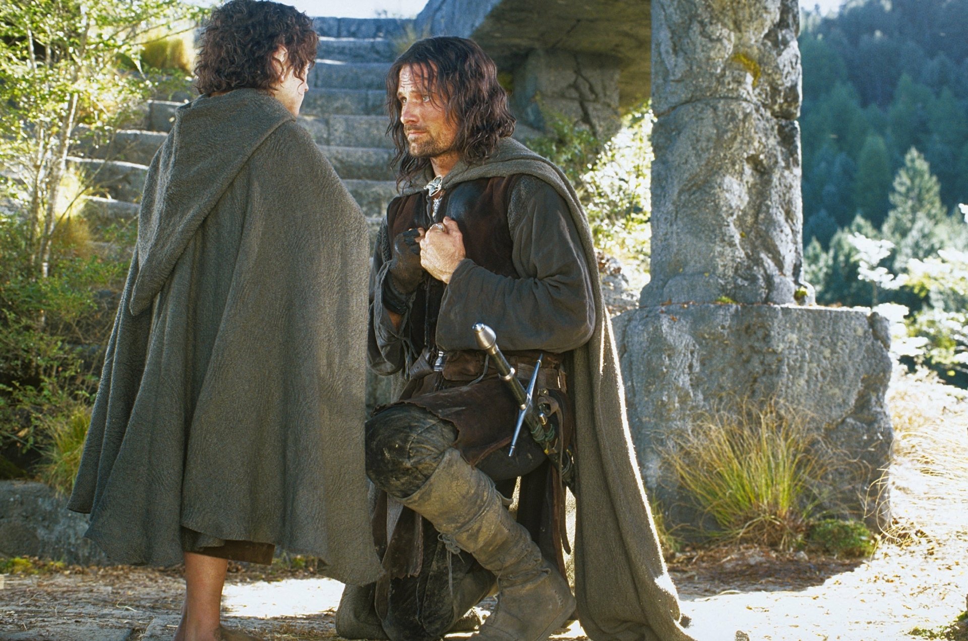 Download Viggo Mortensen Aragorn Elijah Wood Frodo Baggins Movie The Lord Of The Rings: The Fellowship Of The Ring HD Wallpaper