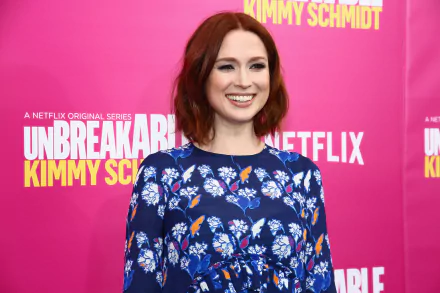 smile redhead actress Celebrity Ellie Kemper HD Desktop Wallpaper | Background Image