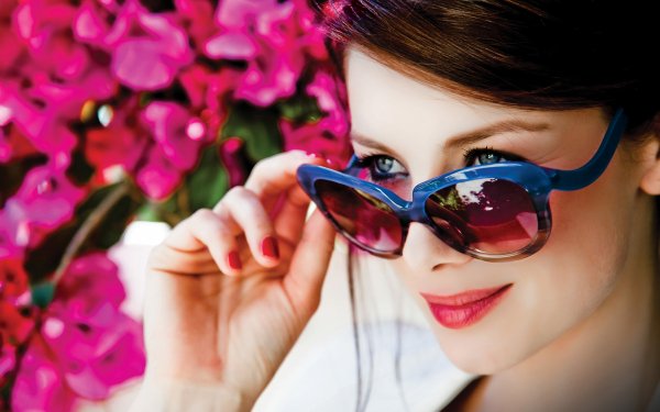 Celebrity Caitriona Balfe Actresses Ireland Irish Actress Face Sunglasses Smile Blue Hair Lipstick HD Wallpaper | Background Image