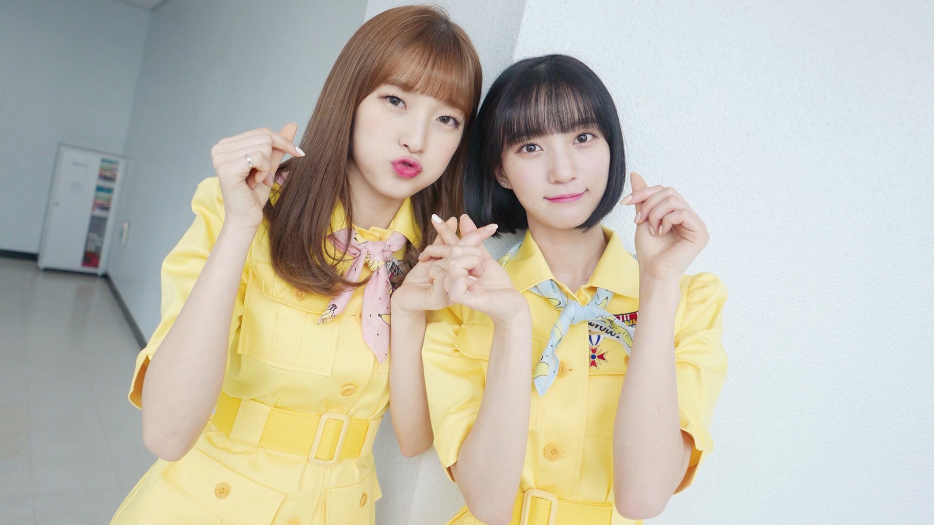 Download Asian Brown Eyes Smile Brunette Black Hair Korean Girl Band K-pop Singer Music Oh! My Girl!! HD Wallpaper