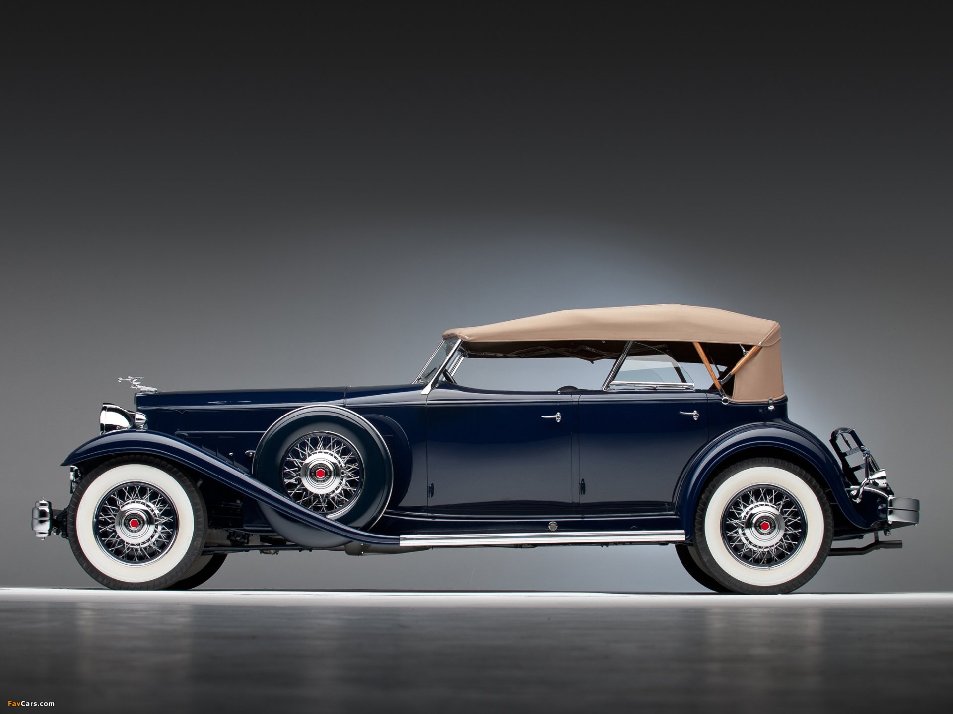 1932 Packard Twin Six - Convertible Victoria