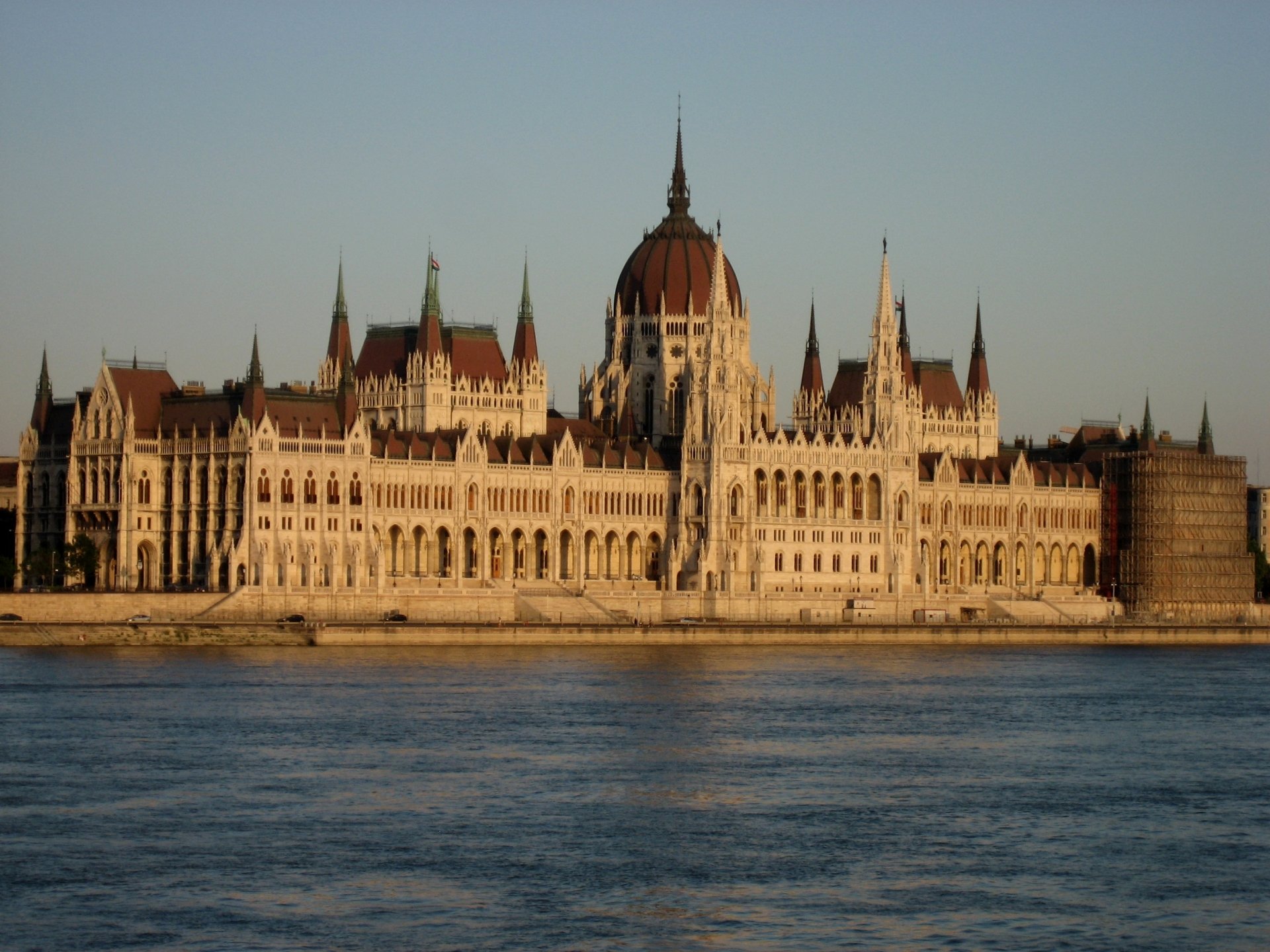 Hungarian Parliament Building — ornate man-made architecture on the Danube, shown as a 2K Quad HD PC desktop wallpaper and background.