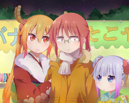HD PC wallpaper of Miss Kobayashi's Dragon Maid: Tohru, Kobayashi and Kanna bundled in winter coats at a colorful festival stall, sharing warm expressions under the evening sky.