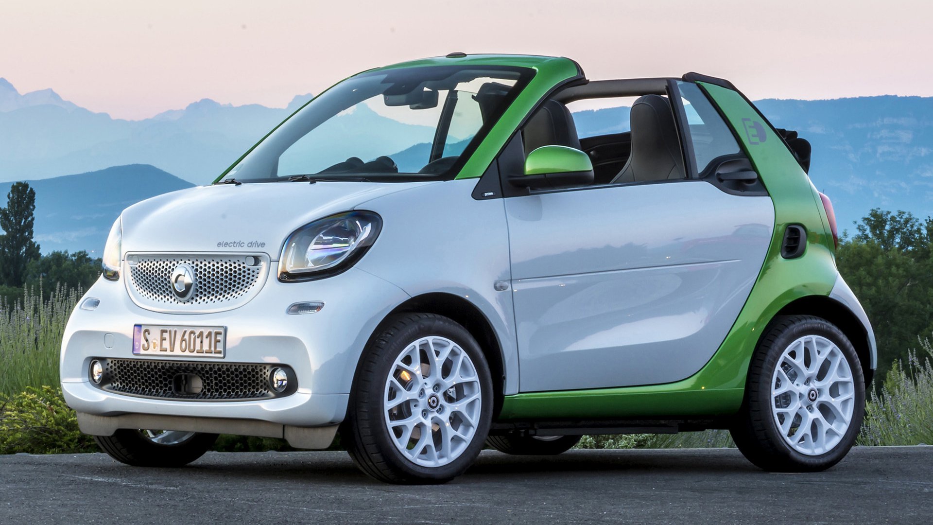 Download Car Electric Car Cabriolet Vehicle Smart Fortwo HD Wallpaper