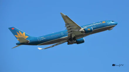  VN-A381 Vietnam Airlines Airbus A330-223 Over Sydney Airport