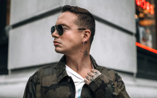 Man with sunglasses and camouflage jacket posing for a stylish HD desktop wallpaper and background.