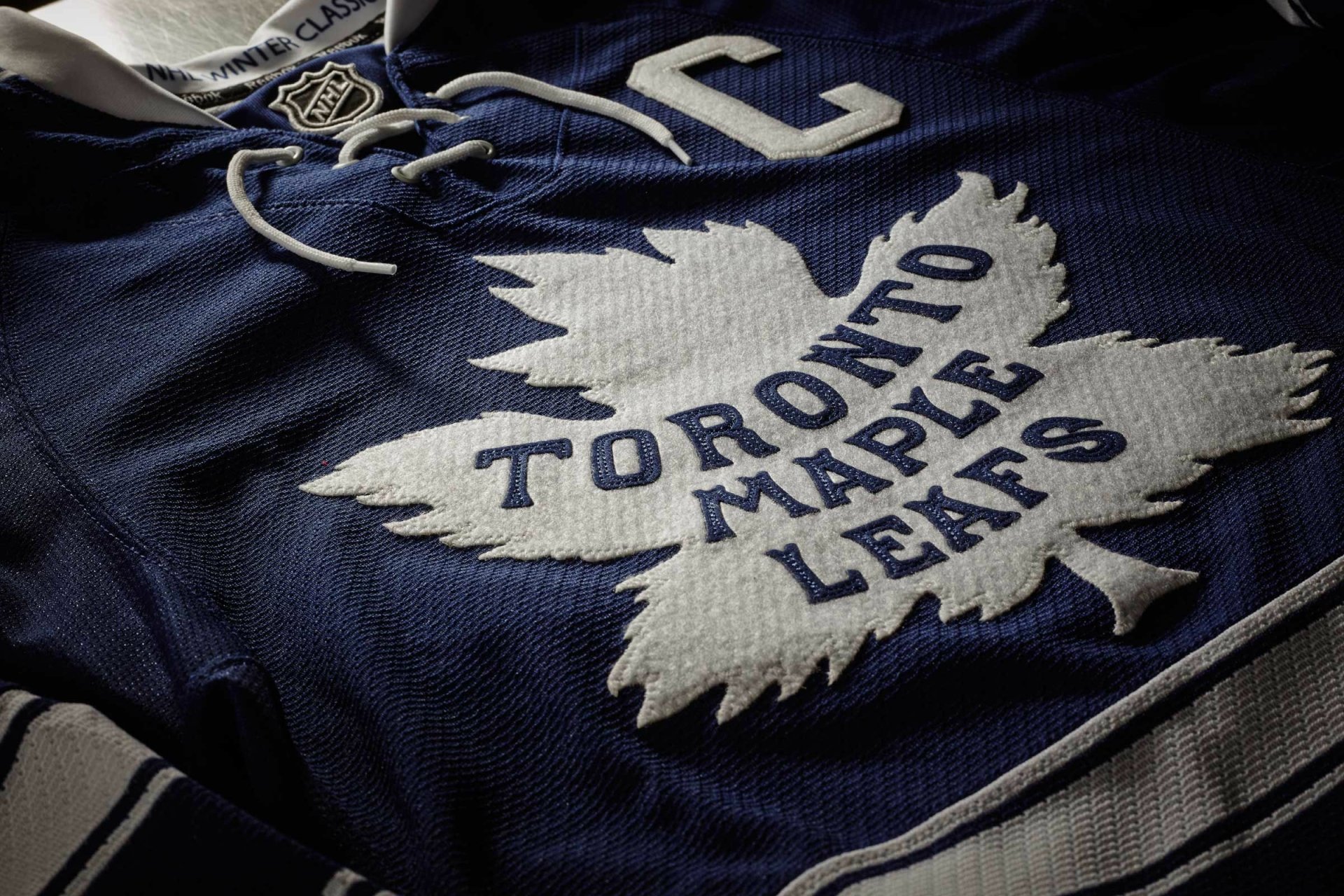 Download Nhl Emblem Logo Toronto Maple Leafs Sports Hd Wallpaper