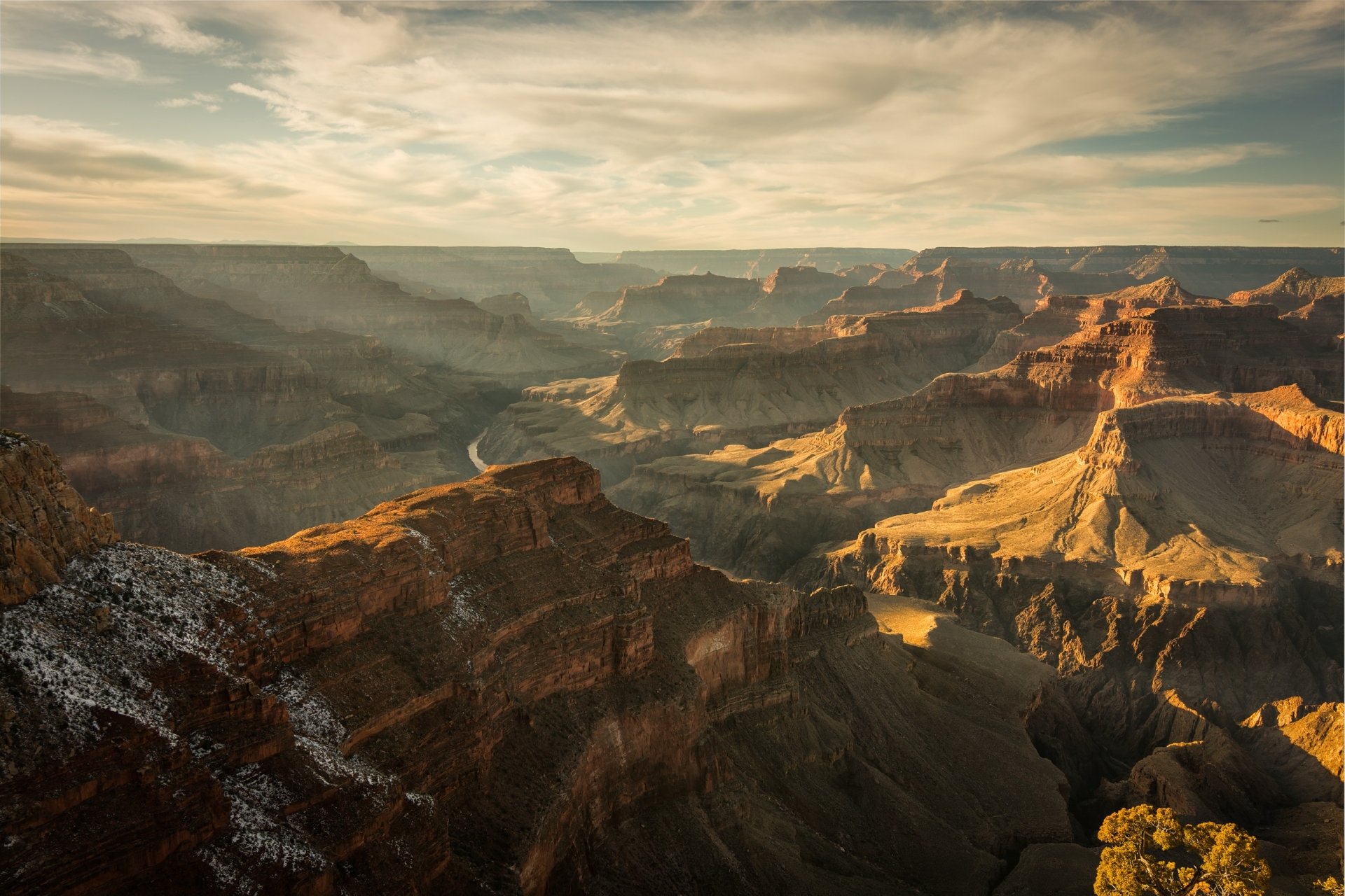 Sunrise over the Grand Canyon in Arizona, showcasing the vast landscape and natural beauty of this iconic USA national park in stunning HD quality.