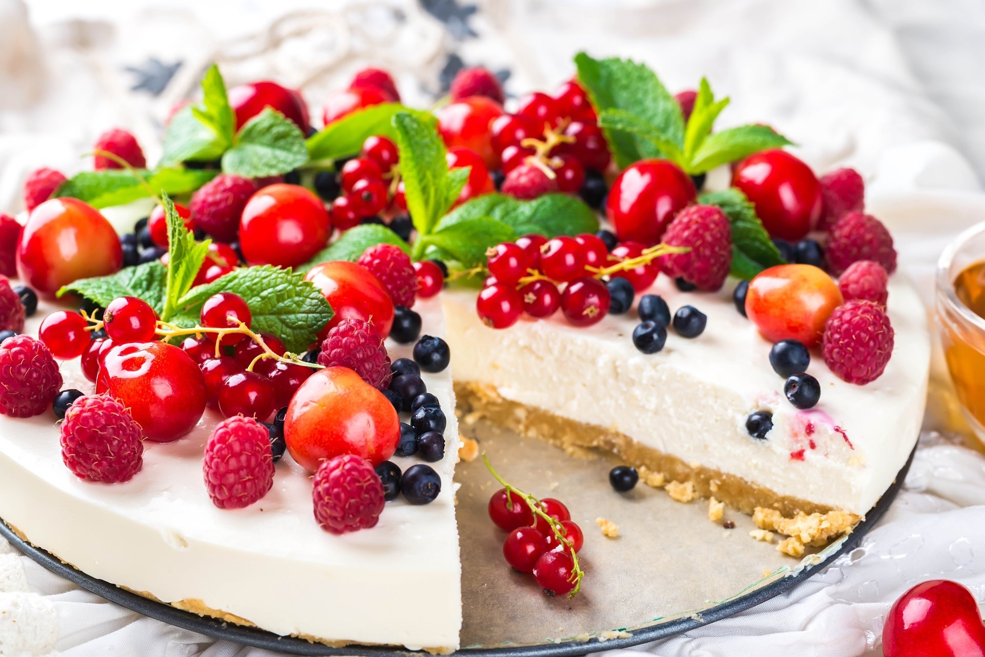 Download Berry Fruit Dessert Pastry Food Cake 4k Ultra HD Wallpaper