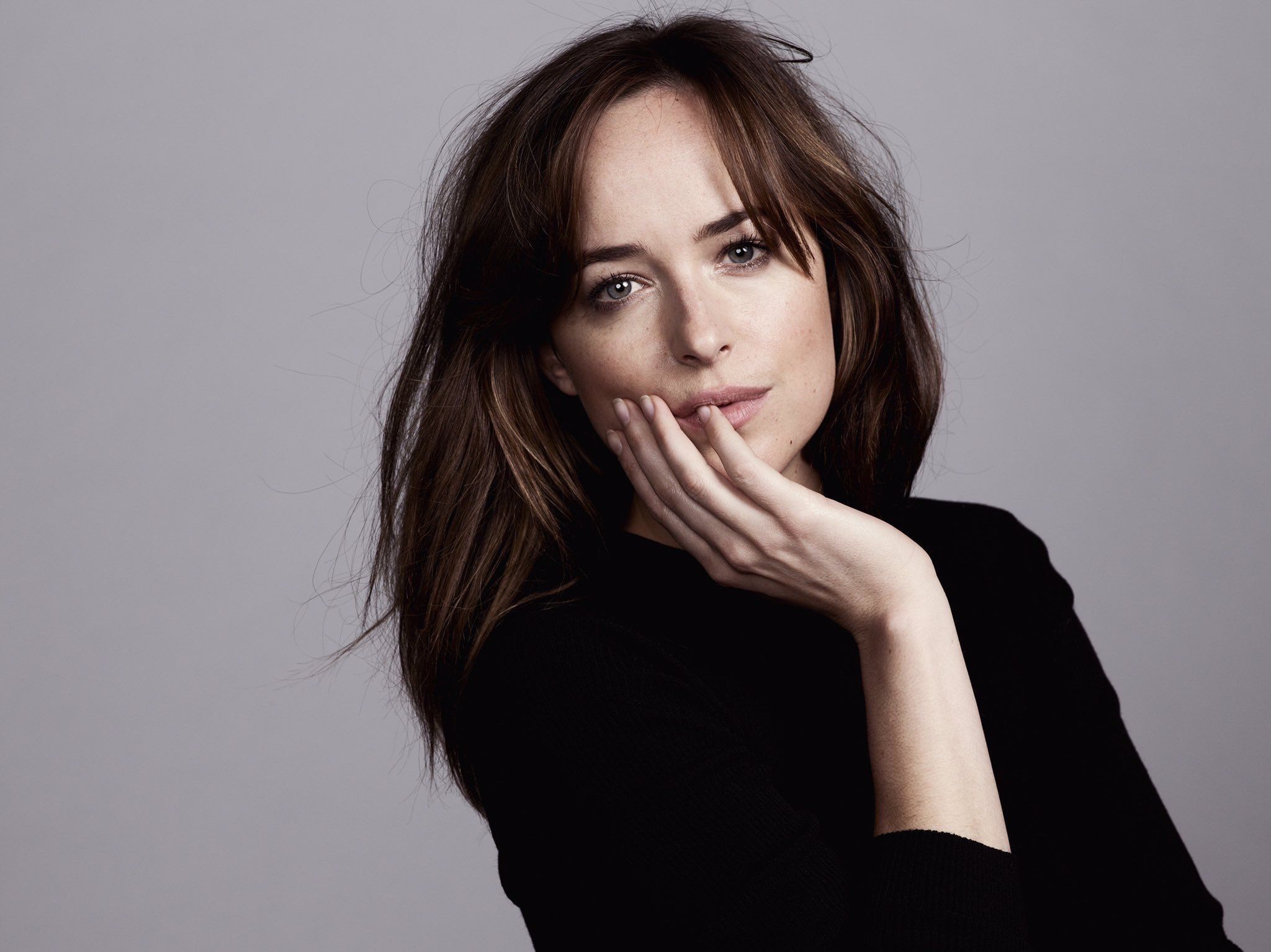 Download American Blue Eyes Brunette Actress Celebrity Dakota Johnson Hd Wallpaper